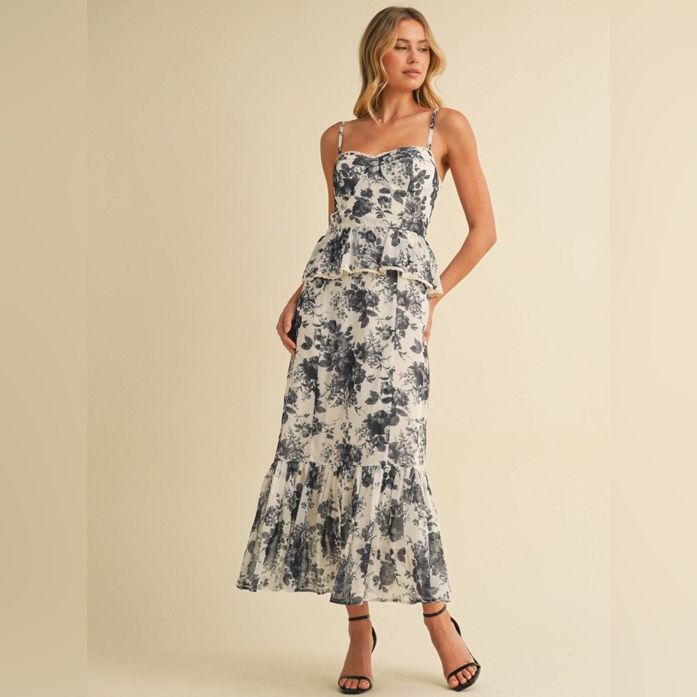 D518. SLEEVELESS SMOCK TIERED FLORAL MAXI DRESS - Picture 2 of 3